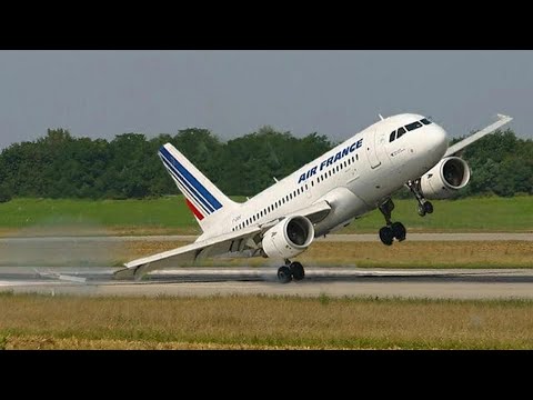 Thumbnail for Посадка самолета при сильном боковом ветре / Landing with strong side wind