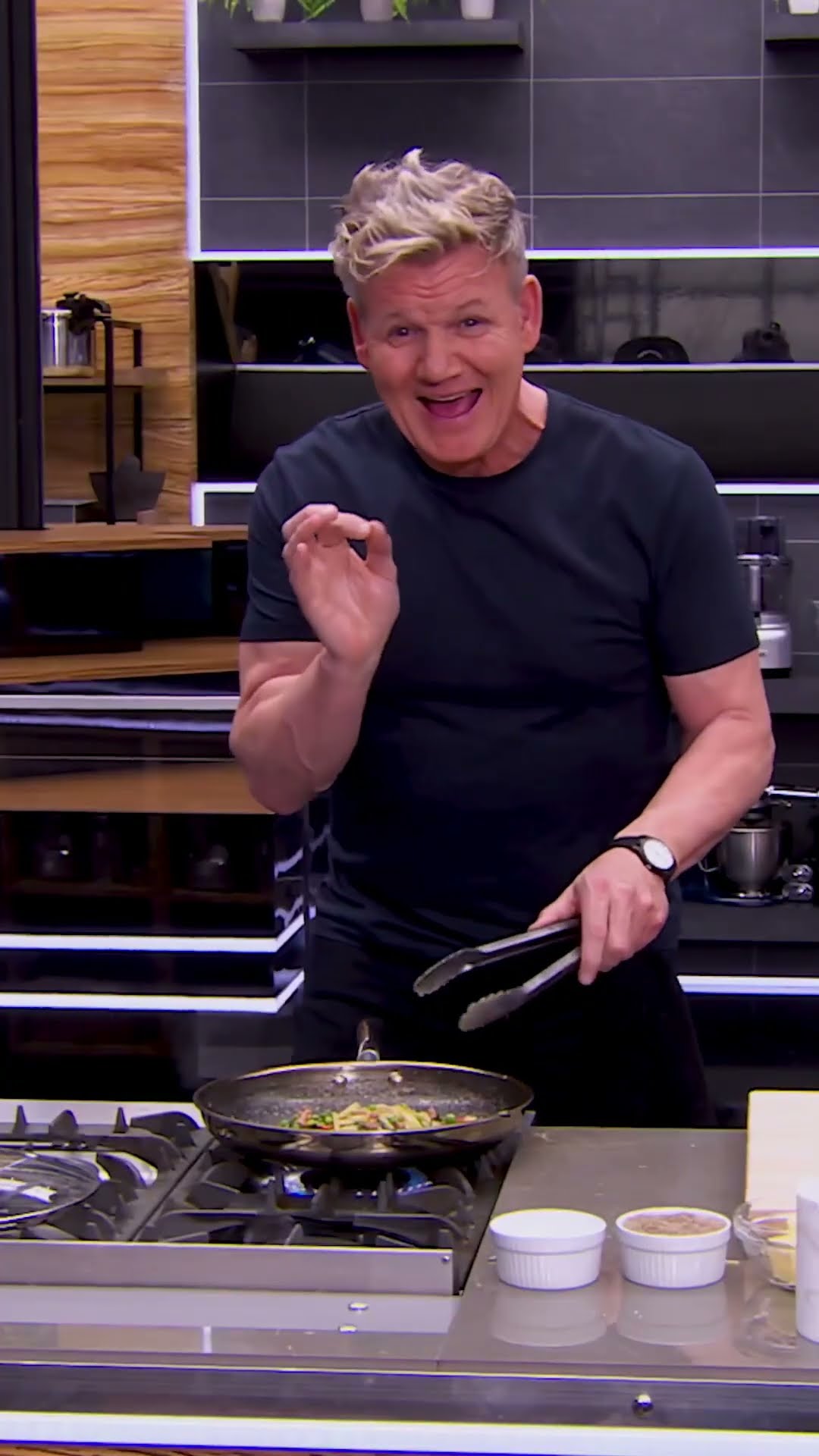 When you’re cooking #pasta here’s an amazing #NextLevelKitchen tip to dress it evenly #gordonramsay