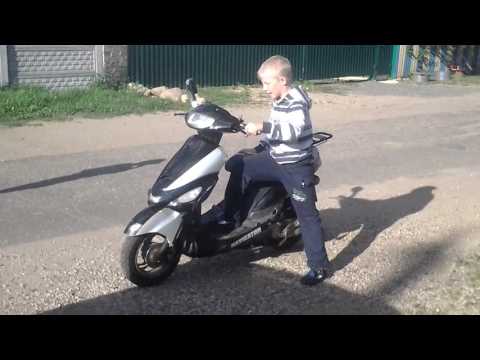 Видео: Как да изберем скутер за дете