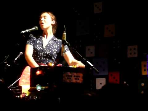 Lisa Hannigan 'I Don't Know' Brighton Komedia 15/7/09 - YouTube
