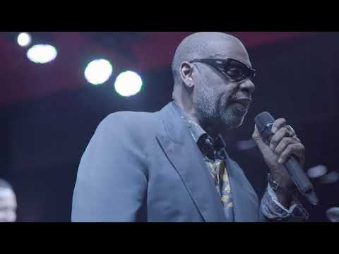 Michel El Buenon - El Sol No Regresa (Concierto En Vivo Medellin)
