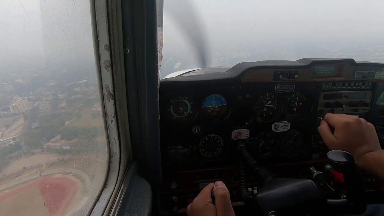 Cessna 152 Crosswind Landing Attempts - Walton Airport (OPLH)