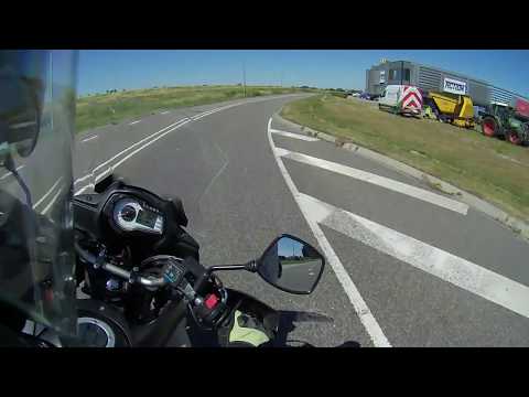 Video: 4 manieren om tegen te sturen (motorfiets)