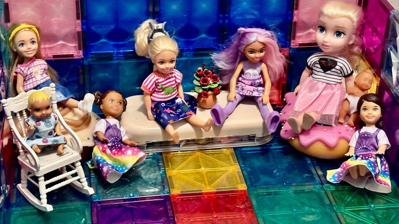 Barbie Friends Have Fun Building Magnetic Blocks | Learning to Work Together