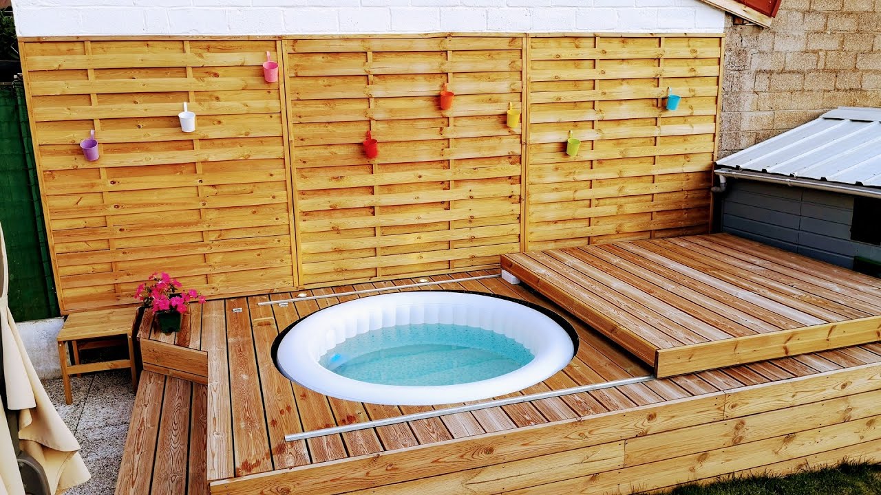 Installer un jacuzzi extérieur encastré dans une terrasse bois