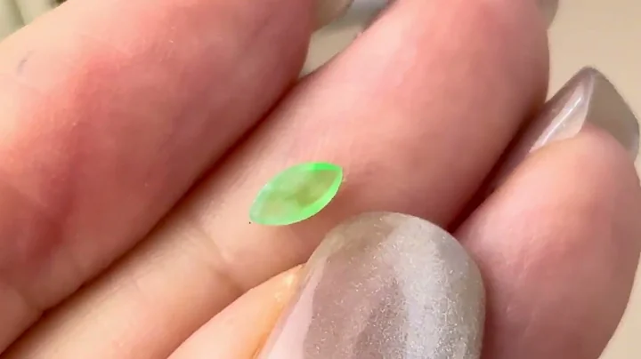 0.2 cts Icy A-Grade Natural Apple Green Jadeite Marquise No. 130510
