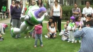 3 años de Ian con Piñata de Buzz LightYear