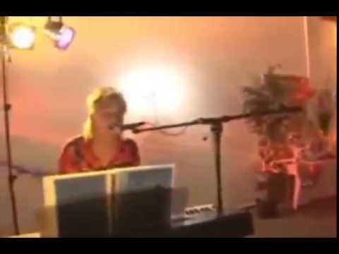 მიკროფონი გადაეყლაპა