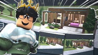 building a BLOXBURG ALL GLASS STARTER HOUSE...