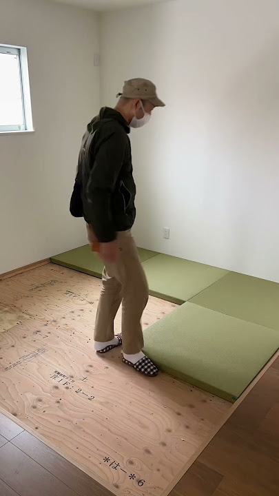 ヘリなし畳の敷き込み作業