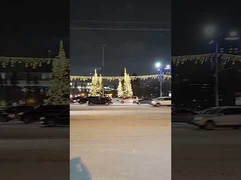 Украшенная площадь Ленина в Новосибирске на новый год 2023