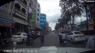 Insurance Scammer Caught on Dashcam || ViralHog