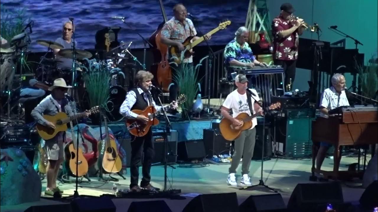 Woody Harrelson Intro Kenny Chesney, Changes A Tribute to Jimmy