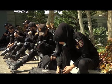 Rollerblading police unit established in Pakistani port city of Karachi