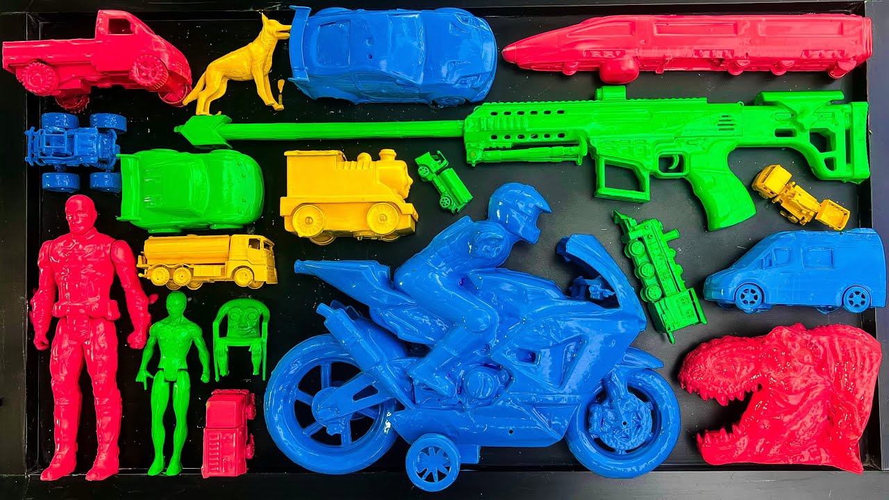 Membersihkan mobil mobilan, mobil balap, truk molen, ambulans, truk tangki, motor balap, kereta api