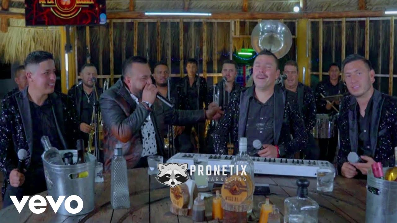 La Inconfundible Banda Ese - Dame Tu Amor (Official Music Video) ft. Memo Ibarra La Inconfundible Banda Ese - Dame Tu Amor (Official Music Video) ft. Memo Ibarra