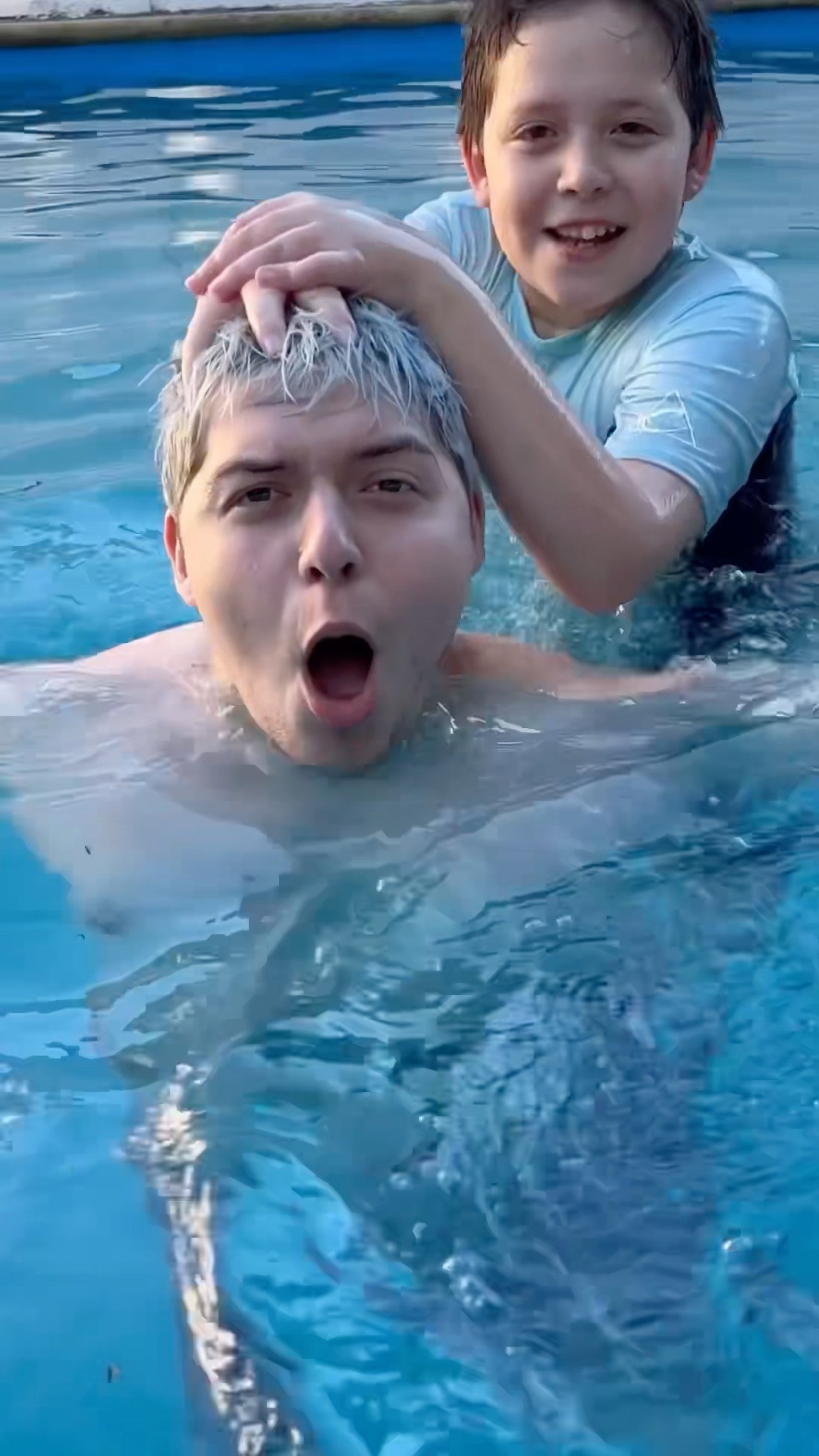 ADIVINA EL YOUTUBER ? BAJO EL AGUA ? #Shorts