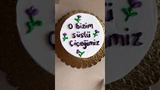 Sizin Süslü Çiçeğiniz Kim?