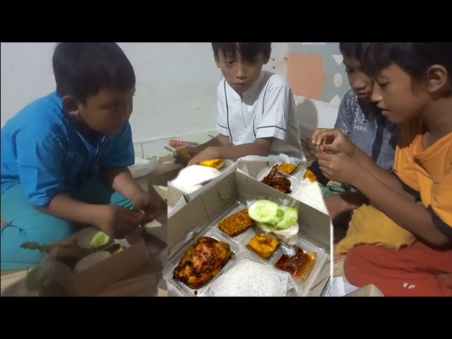 Mukbang Super mantap class=