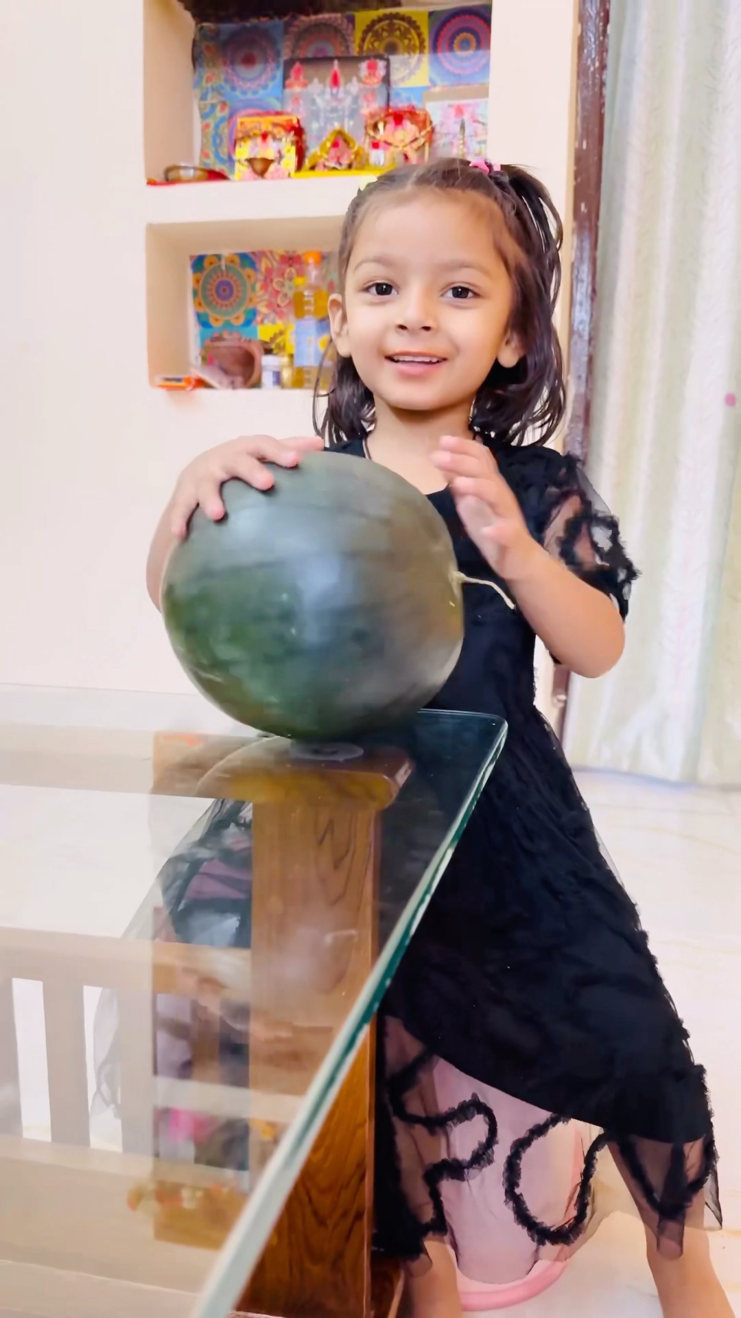 Tooktook watermelon ke sath mummy todegi kya?