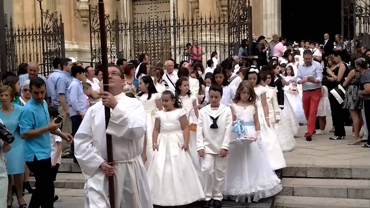CORPUS CHRISTI acompañado por los niños y niñas de primera COMUNIÓN ...