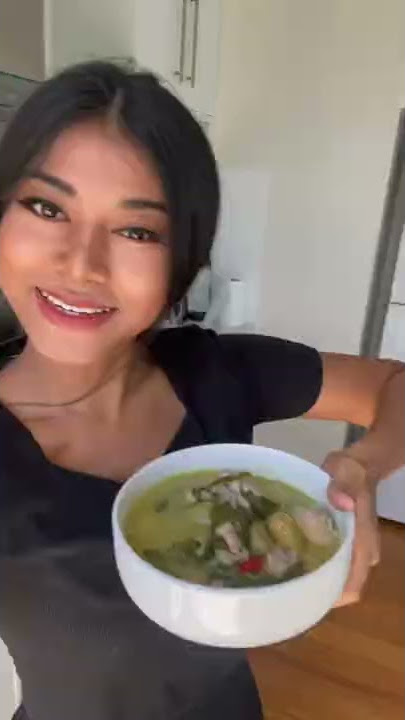 How To Make Authentic Thai Green Curry - Thai Food Recipe