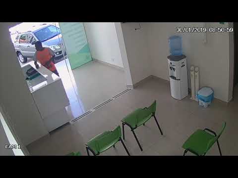 Ladrão invade clínica e furta aparelho celular em Guanambi; veja o vídeo