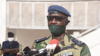 Visite du ministre des forces armées général Birame Diop au quartier Dial Diop.