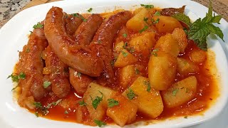 SALCHICHAS EN SALSA DE CEBOLLA CON PATATAS , esta receta está de toma pan y moja 🤤 te encantará !!