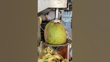 This Is How They Sell Fresh Coconut Water in Thailand 🥥🔥🇹🇭