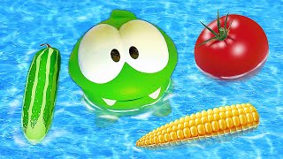 ¡El Juguete Om Nom en la piscina! Colores en español para niños. Vídeos infantiles educativos