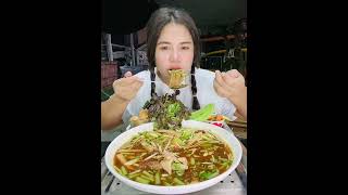 ก๋วยเตี๋ยวพริกสดจิ้มกับกะปิ