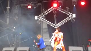 The Struts Live @ Download Festival in Paris - Put Your Hands Up