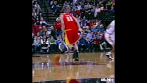 Yao Ming's smooth behind-the-back dribble move!