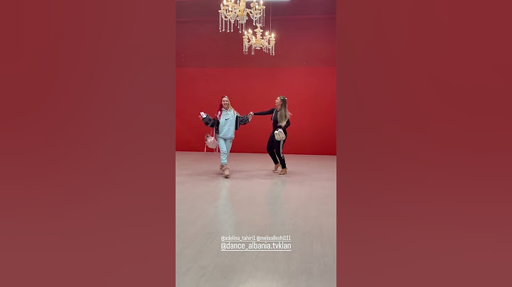 Adelina Tahiri dhe Melisa Lleshi e djegin vallen me këngën 'Valle kosovare' - 2022 #viral #shorts