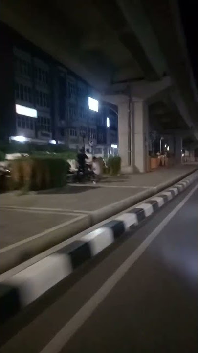 jalan  pettarani  Makassar  di malam  hari