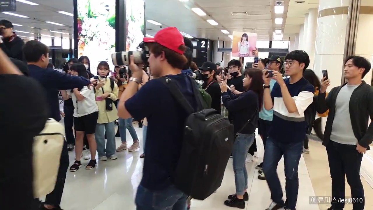 180914 김포공항 입국 IZ*ONE (미야와키 사쿠라宮脇咲良, 야부키 나코矢吹奈子, 혼다 히토미本田仁美)Miyawaki Sakura,Yabuki Nako,Honda Hitomi