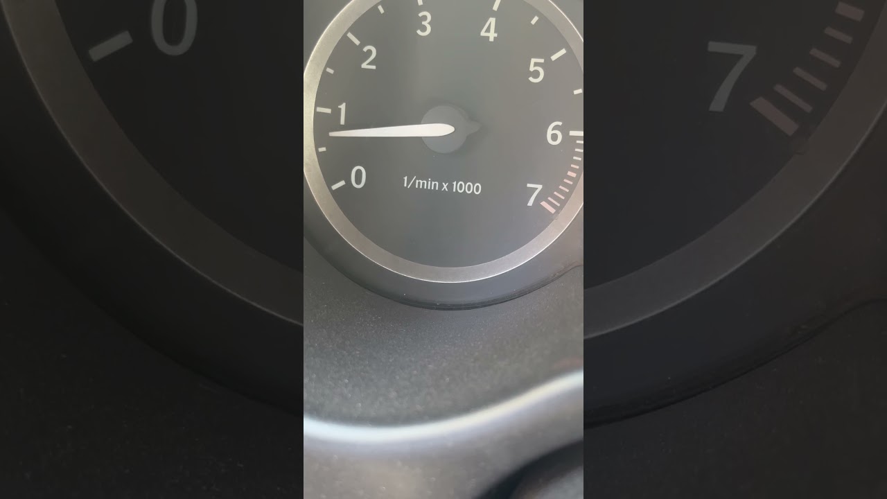 Сааб 93, гуляет стрелка тахометра
