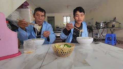 Đưa Em Sùng Đi Ăn Sáng Và Cùng Anh Tú Đi Vào Bản Phát Quần Áo Cho Bà Con.Hoang Mạc Đá