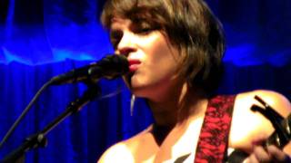 Norah Jones - Light as a Feather @ Live