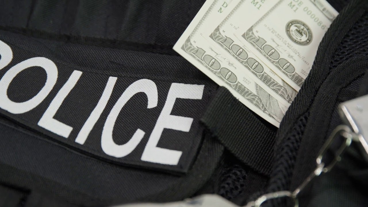 police bribes cash in the pocket of an officer baf4c5vo D - YouTube