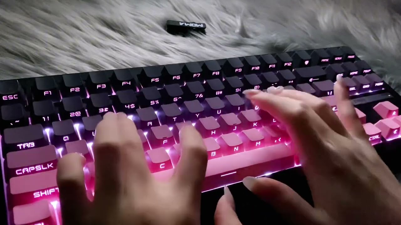 Black and pink gradient craze, gaming keyboard leads the rhythm storm!😎💗🎮⌨️