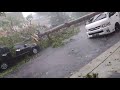 Dua Mobil Tertimpa Pohon saat Hujan Deras di Medan