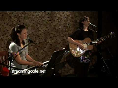 Melissa Endean "Is There A Light" - www.streamingc...