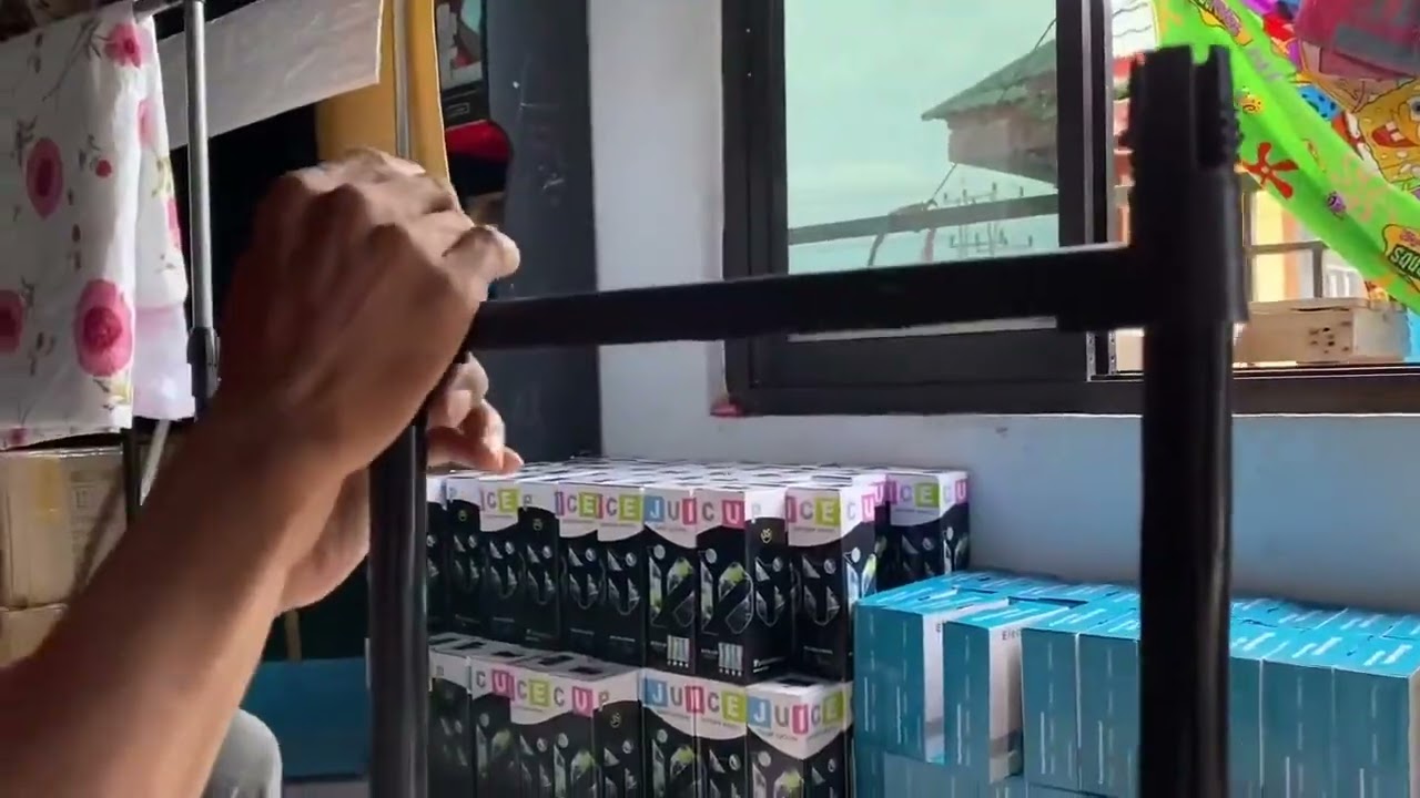 Suport pentru umerase si haine, cu roti si inaltime reglabila