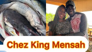Visite chez le roi de la chanson togolaise King Mensah. Visitons son hôtel et son restaurant.
