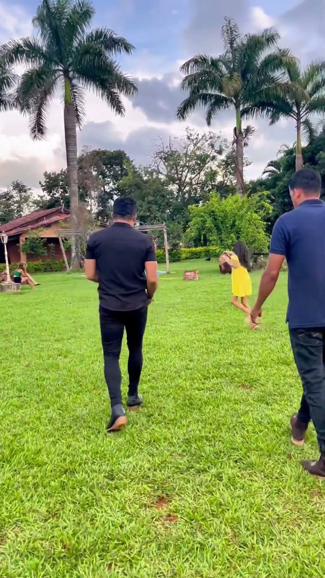O trio estourado chegando na sua fazenda #boanoiteee #leaozinho #leãozinho #musica