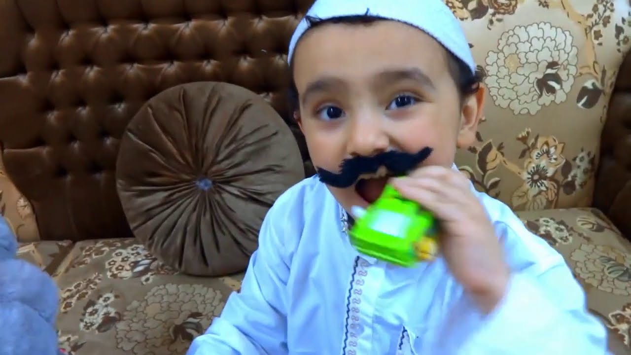 تحدي الشيكولاته سلسلة قصص الكبير ومريومة المضحكة للأطفال!