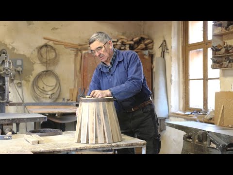 Video: Ako Vyrobiť Drevené Vedro