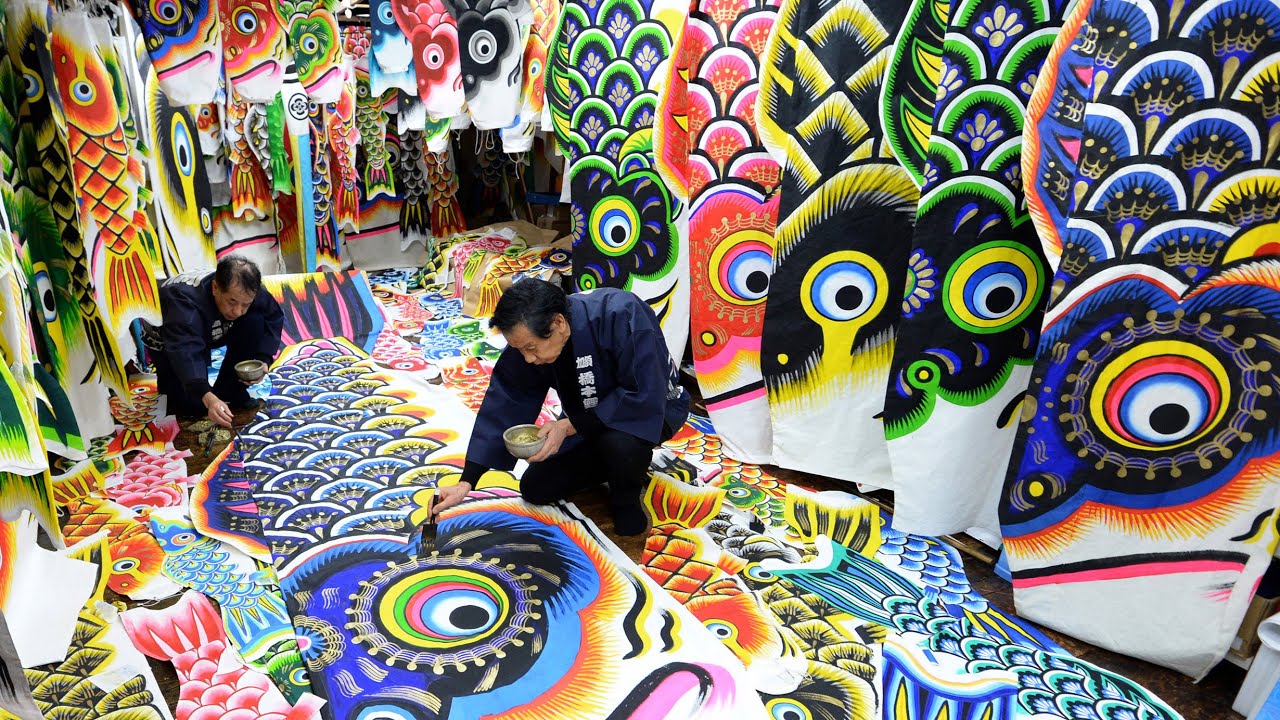 こいのぼり製作がピーク 埼玉県加須市 - YouTube